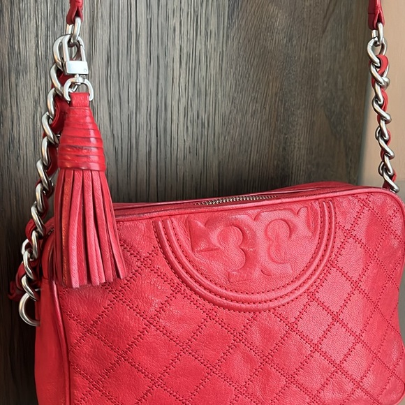 Tory Burch Fleming Red Crossbody Camera Bag - Picture 3 of 14